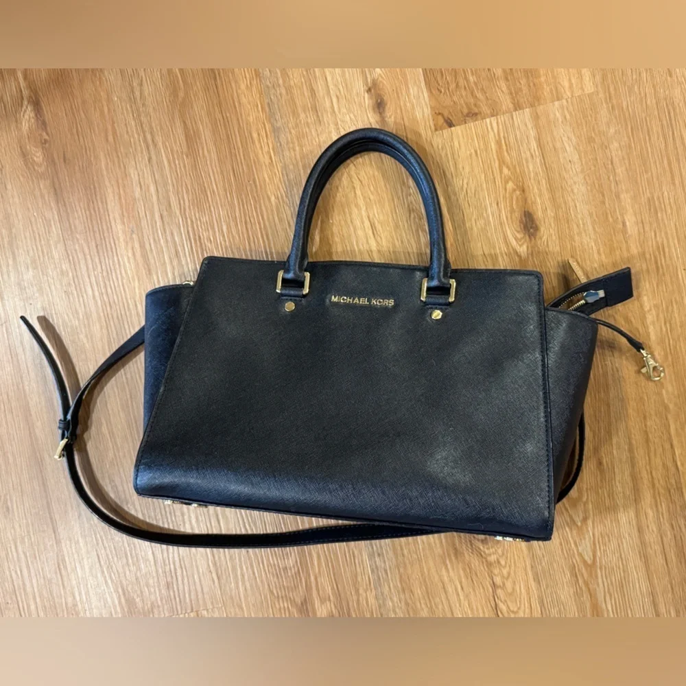 MICHAEL‎ MICHAEL KORS Women's Selma Medium Top Zip Satchel - Black
